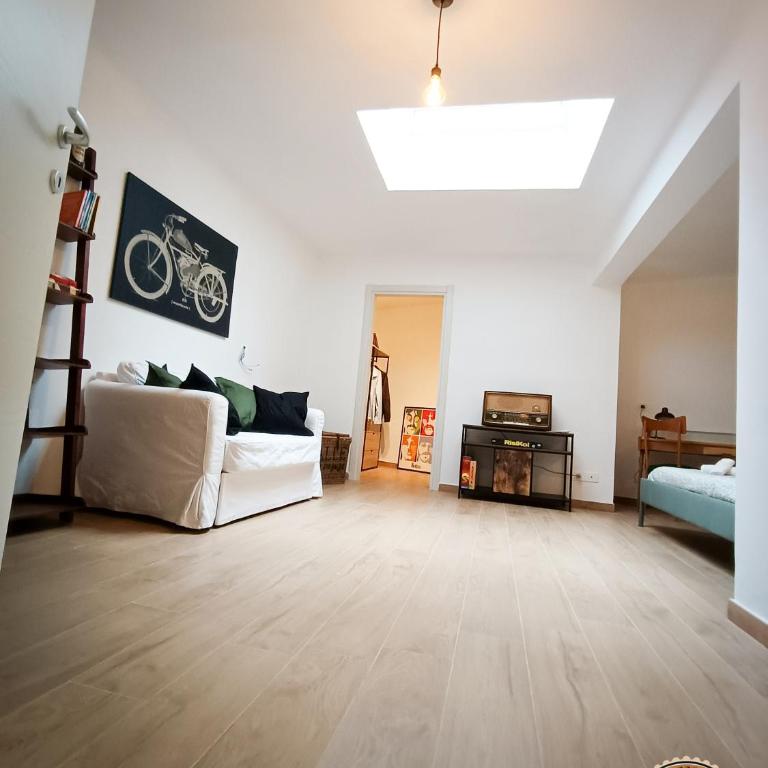 Bed and Gears - Industrial Design Loft - One-Bedroom Apartment - 8