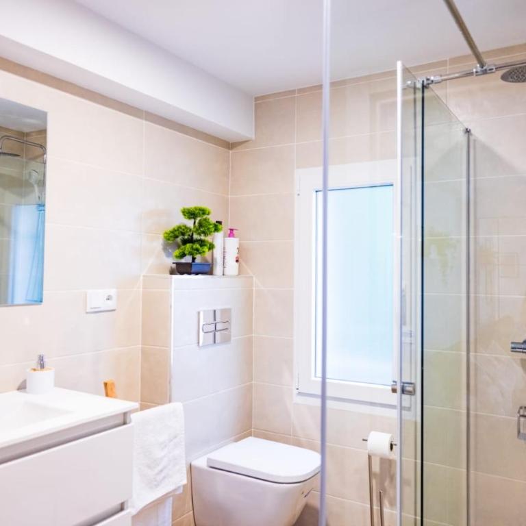 Nuevo apartamento entre 2 playas con garaje, terraza, wifi - Apartamento de 3 dormitorios - 10