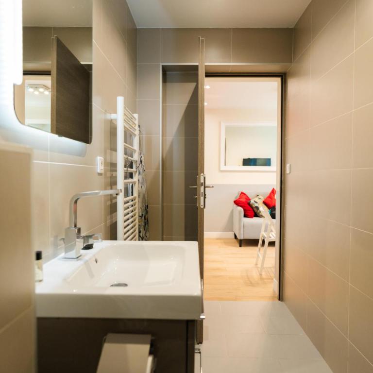 Stunning Modern Red Apartment near Bastille-Marais - Appartement 2 Chambres - 28