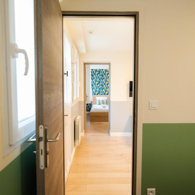 Stunning Modern Red Apartment near Bastille-Marais - Appartement 2 Chambres - 37