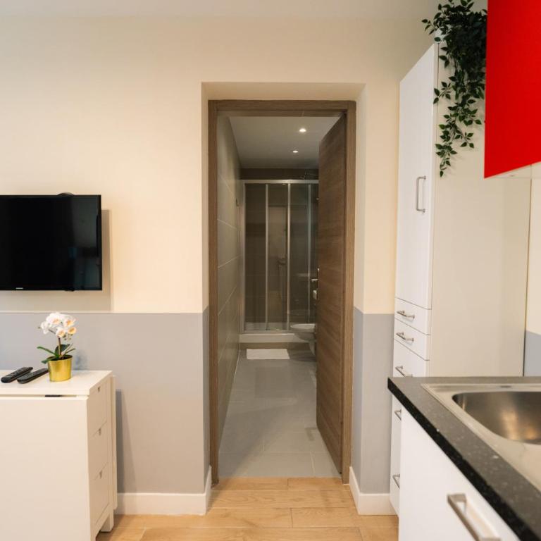 Stunning Modern Red Apartment near Bastille-Marais - Appartement 2 Chambres - 38