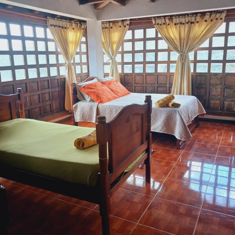 Chez Alicia Hostal - Family Room with Shared Bathroom - 13