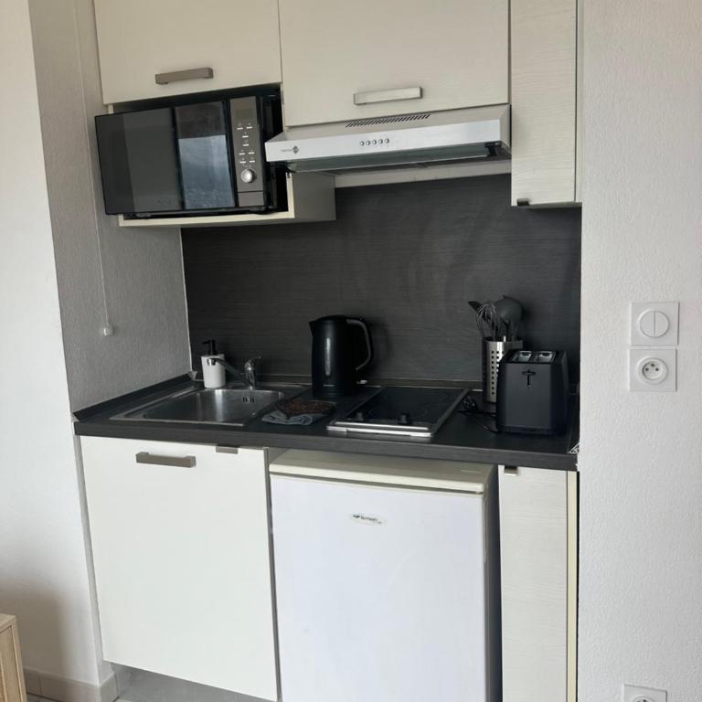 Cosy studio avec parking et vue féerique - Appartement 1 Chambre - 12