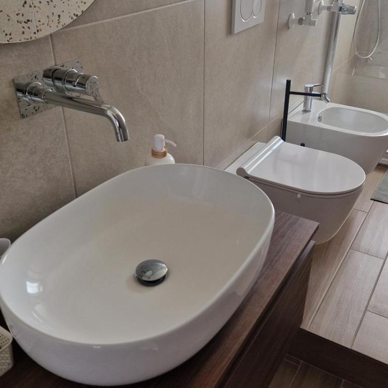 Orlando Rooms - Double Room with Balcony - 7