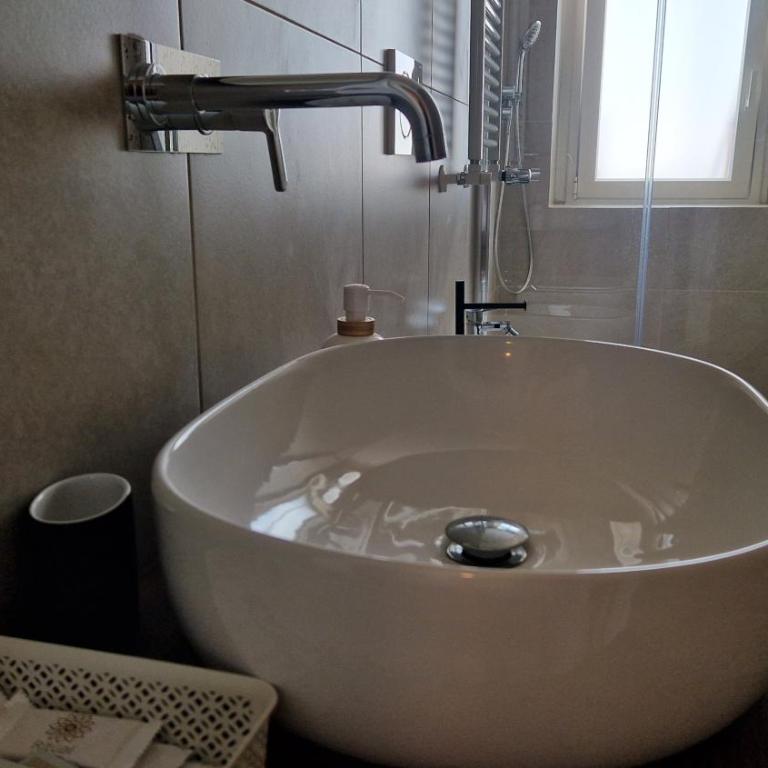 Orlando Rooms - Double Room with Balcony - 8