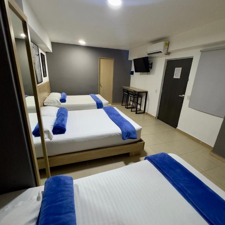 HOTEL MEDELLIN CENTRAL - Triple Room - 14