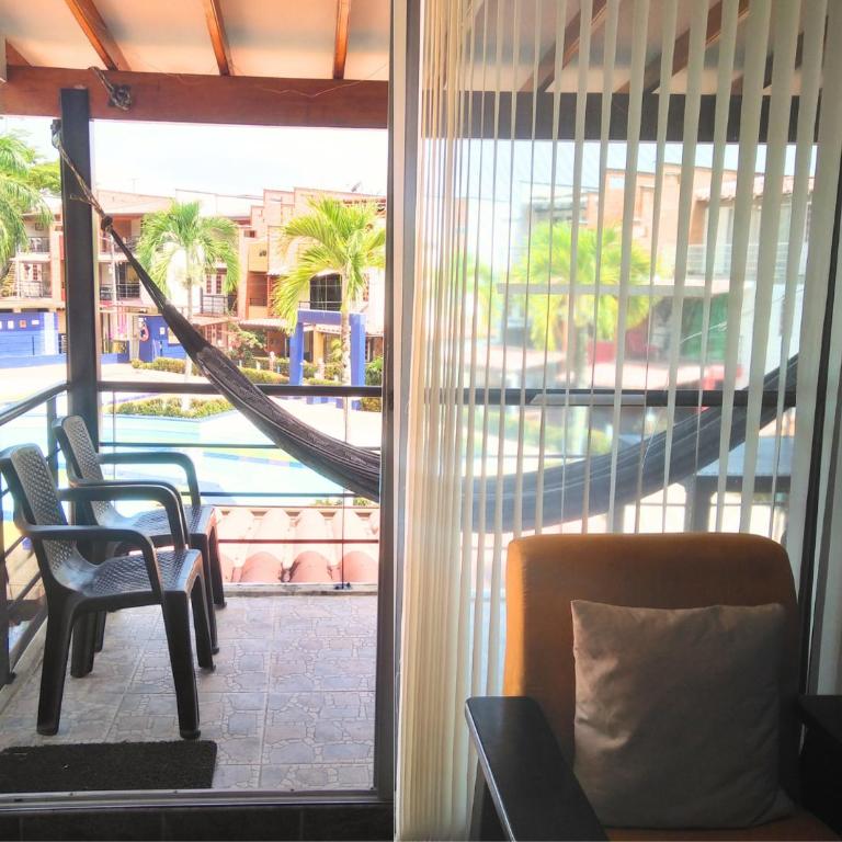 ""Apto 2 Habit, 4 piscinas, Dcto GENIUS, Check in-out extendidos, a 1 cuadra del parque -Ciudadela del Sol-"" - Two-Bedroom Apartment with Pool View - 3