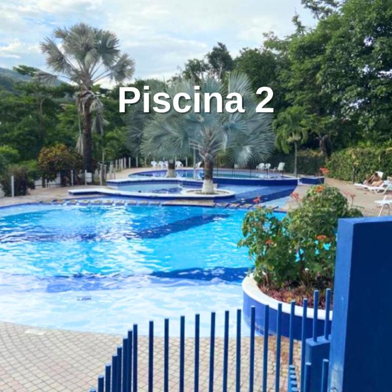 ""Apto 2 Habit, 4 piscinas, Dcto GENIUS, Check in-out extendidos, a 1 cuadra del parque -Ciudadela del Sol-"" - Two-Bedroom Apartment with Pool View - 8