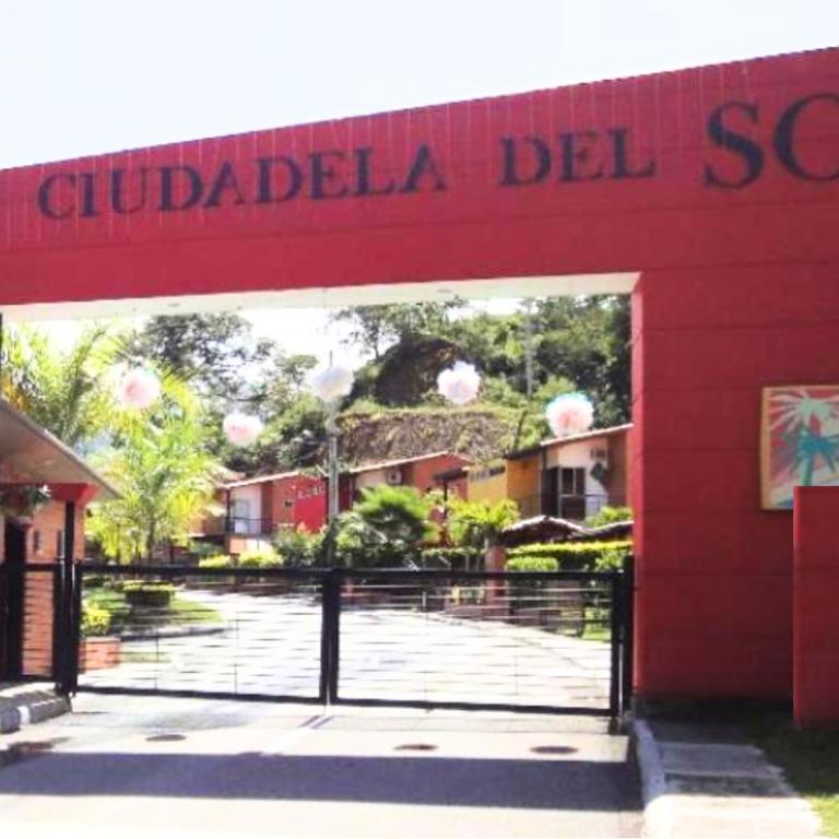 ""Apto 2 Habit, 4 piscinas, Dcto GENIUS, Check in-out extendidos, a 1 cuadra del parque -Ciudadela del Sol-"" - Two-Bedroom Apartment with Pool View - 4