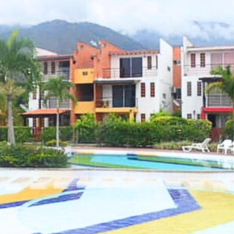 ""Apto 2 Habit, 4 piscinas, Dcto GENIUS, Check in-out extendidos, a 1 cuadra del parque -Ciudadela del Sol-"" - Two-Bedroom Apartment with Pool View - 5