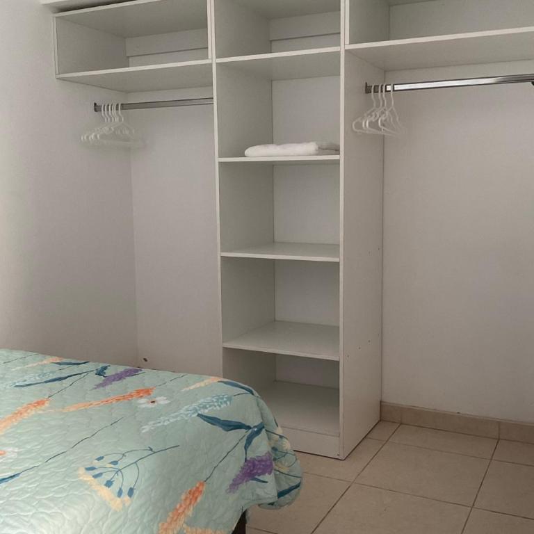 Apartamento familiar amoblado - Three-Bedroom Apartment - 12