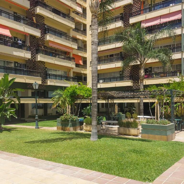 2 Bedroom Gorgeous Apartment In Torremolinos - Apartamento de 2 dormitorios - 3