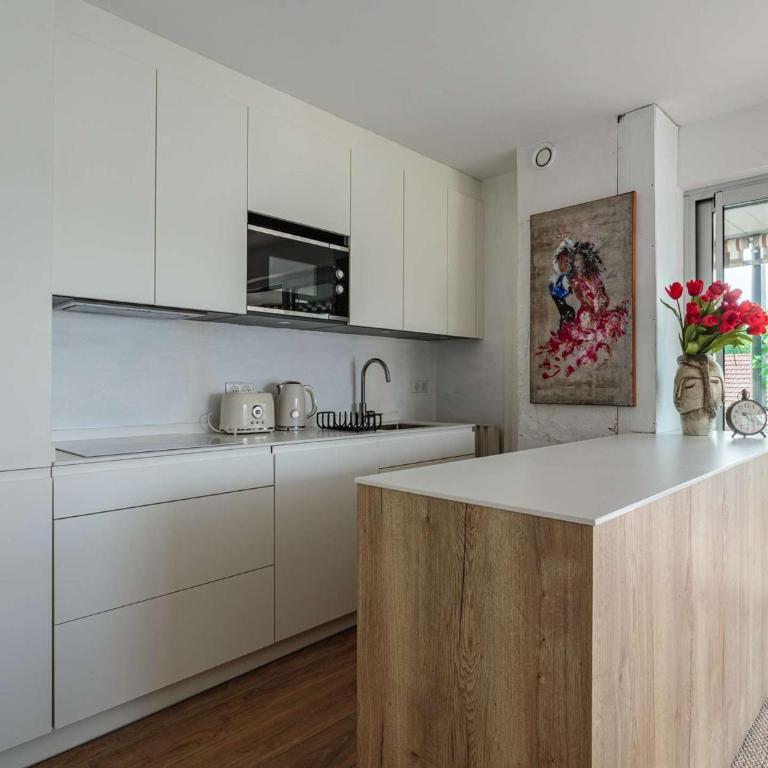 Appartement moderne en centre-ville avec balcon et parking à 400m de la plage - FR-1-4-693 - Appartamento - 6