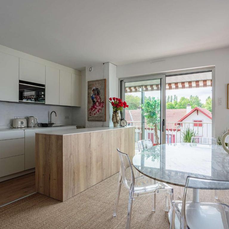 Appartement moderne en centre-ville avec balcon et parking à 400m de la plage - FR-1-4-693 - Appartamento - 7