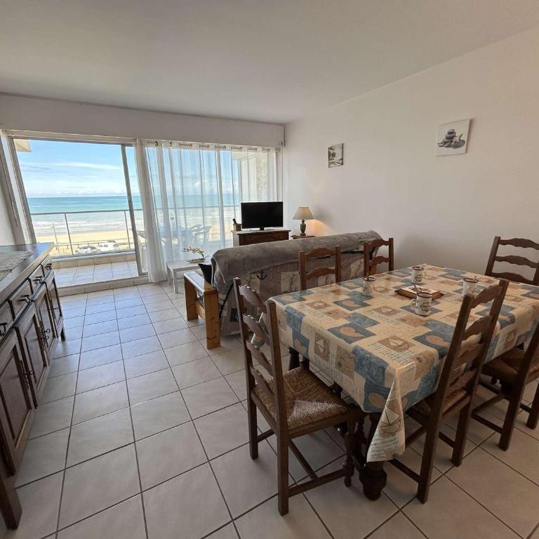 Appartement face mer avec balcon, 3 pièces, 6 couchages à Saint-Jean-de-Monts - FR-1-224C-307 - Apartment - 2