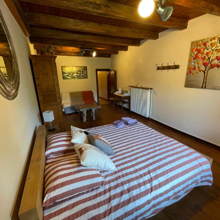 Chambres d'hôtes avec entrée privative au calme dans maison de village au-villard - Chambre Quadruple avec Salle de Bains Privative - 1