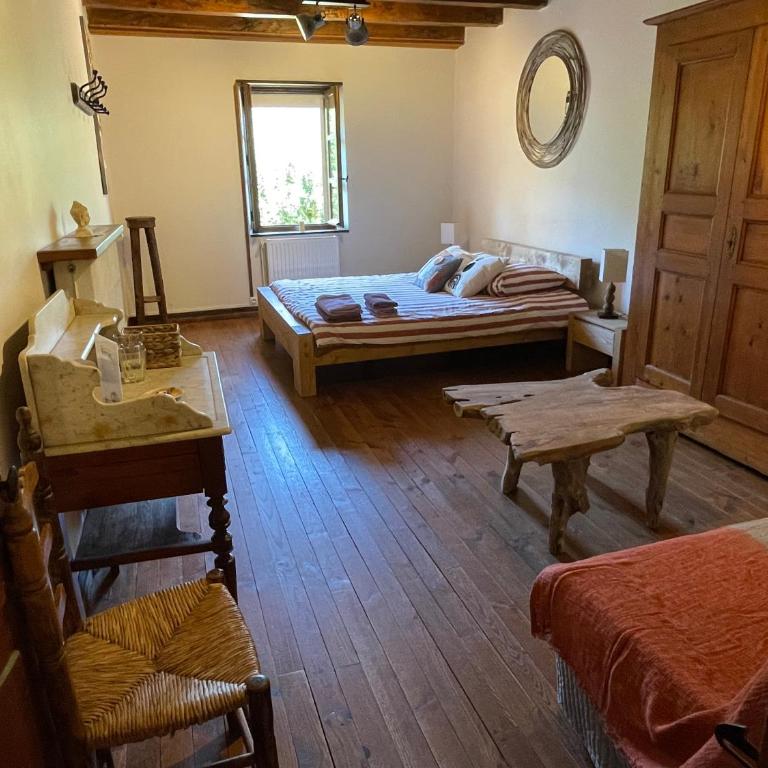 Chambres d'hôtes avec entrée privative au calme dans maison de village au-villard - Chambre Quadruple avec Salle de Bains Privative - 4