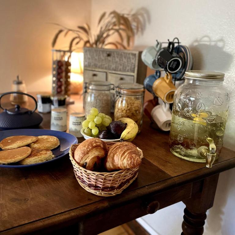 Chambres d'hôtes avec entrée privative au calme dans maison de village au-villard - Chambre Double avec Salle de Bains Privative - 3