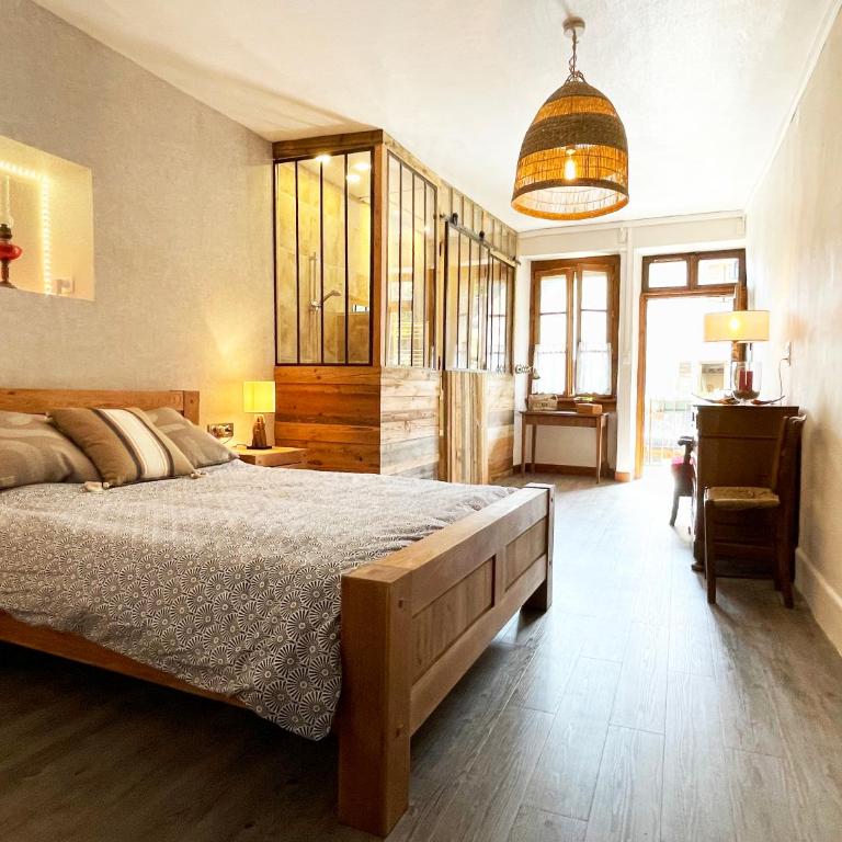 Chambres d'hôtes avec entrée privative au calme dans maison de village au-villard - Chambre Double avec Salle de Bains Privative - 1
