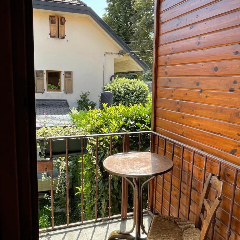 Chambres d'hôtes avec entrée privative au calme dans maison de village au-villard - Chambre Double avec Salle de Bains Privative - 4