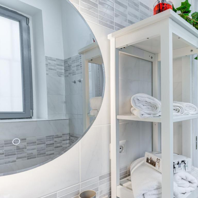 San Donato - Grazioso Moderno Monolocale - 600 m Metro Principi d'Acaja - Appartamento con 1 Camera da Letto - 20
