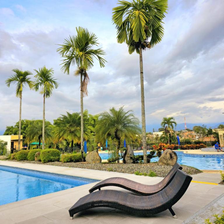 Apartamento Privado Vacacional a 5m del Aeropuerto, 20 minutos del Parque del Cafe y Centro de Armenia con 4 Piscinas, 3 Jacuzzi, Sauna By Molca Xperiences 3H - Apartamento de 3 dormitorios - 74