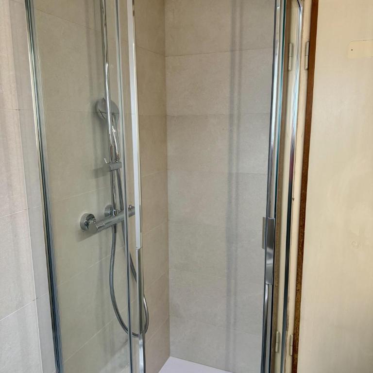 Spacious Alpine Retreat & Parking - Appartamento - 36