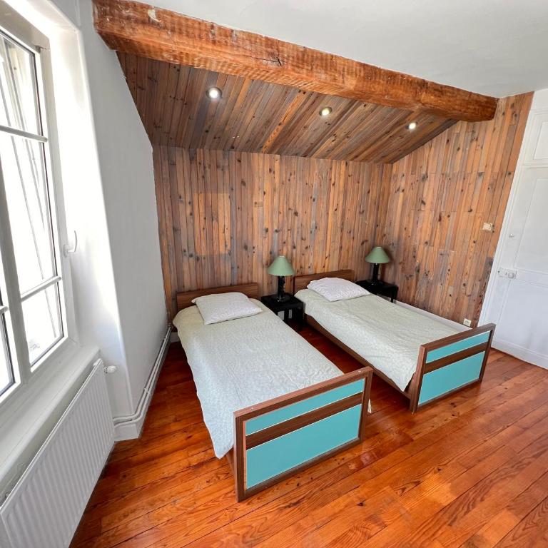 Appartement centre-ville très spacieux avec 4 chambres - Appartement - 11