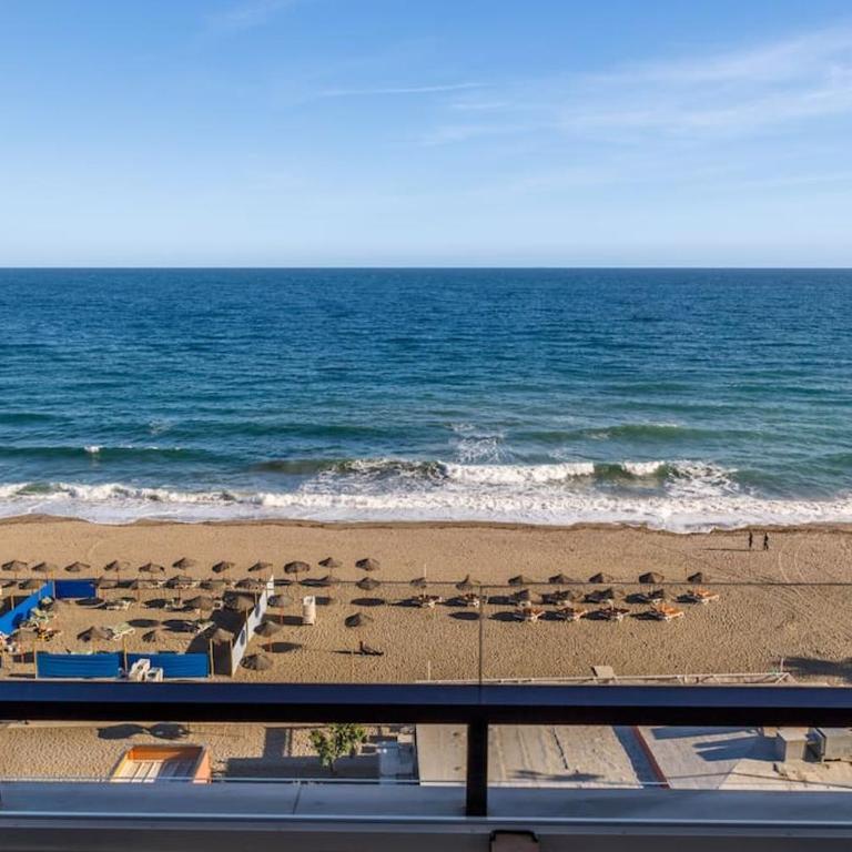 Astonishing views by the sea - Three-Bedroom Apartment - 7