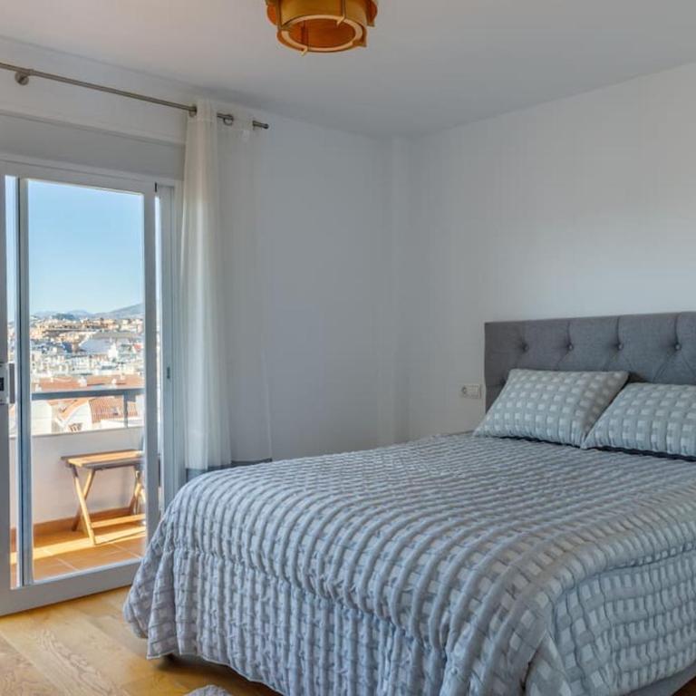Astonishing views by the sea - Three-Bedroom Apartment - 27