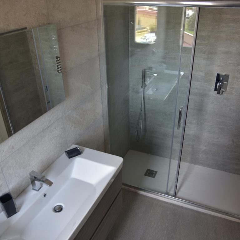 La Lira - Triple Room with Private Bathroom and Balcony - 7