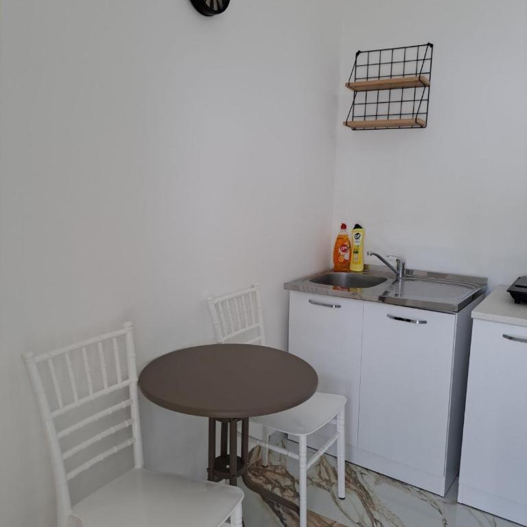 Tinina Basta - Deluks Dvokrevetna Soba sa Bračnim Krevetom i Pogledom na More - 5
