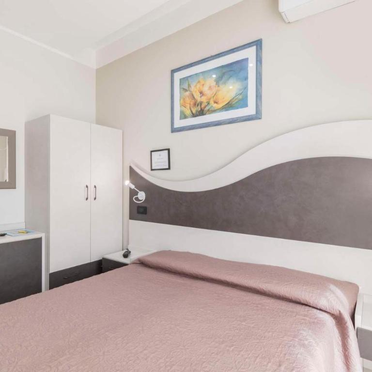 Hotel Roma - Camera Familiare con Bagno Privato - 5