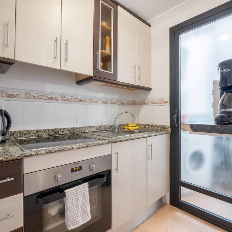 Valeria Apartament - Two-Bedroom Apartment - 11