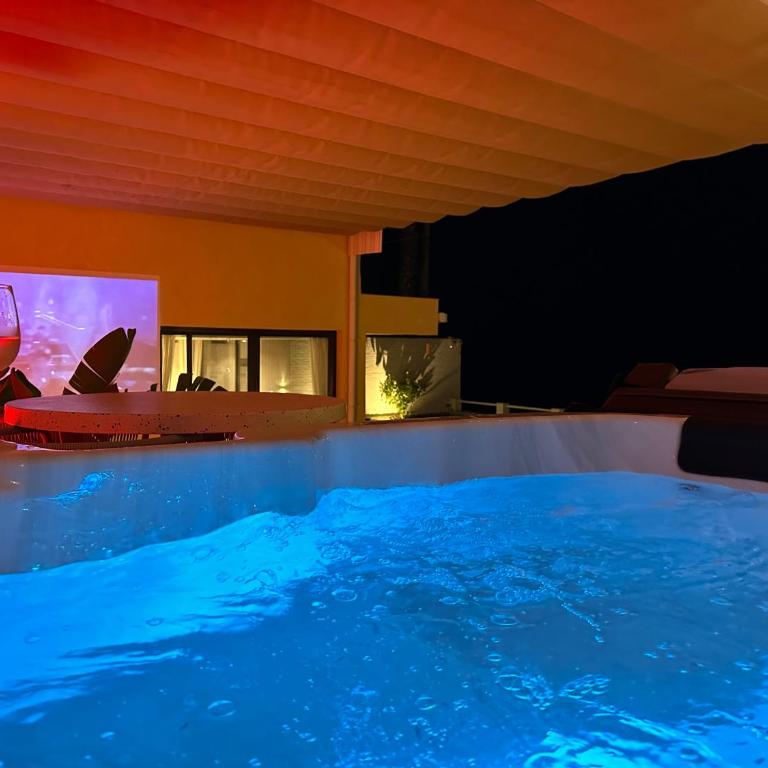 Casa Folimanka, 250sqm Garden Duplex with Jacuzzi, Sea View & Cinema - Two-Bedroom Apartment - 10