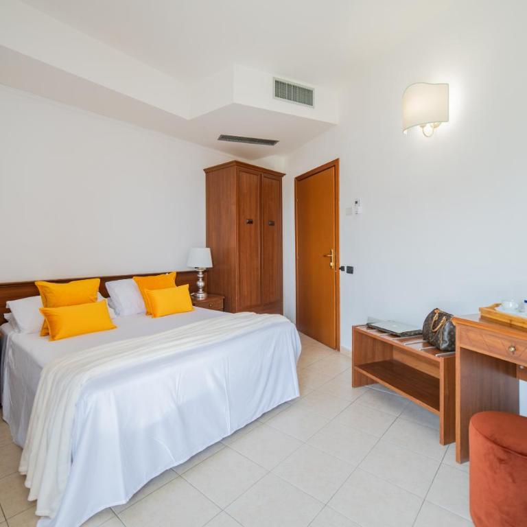 Casa Pertosa - Camera Doppia con Letti Singoli con Doccia - 2