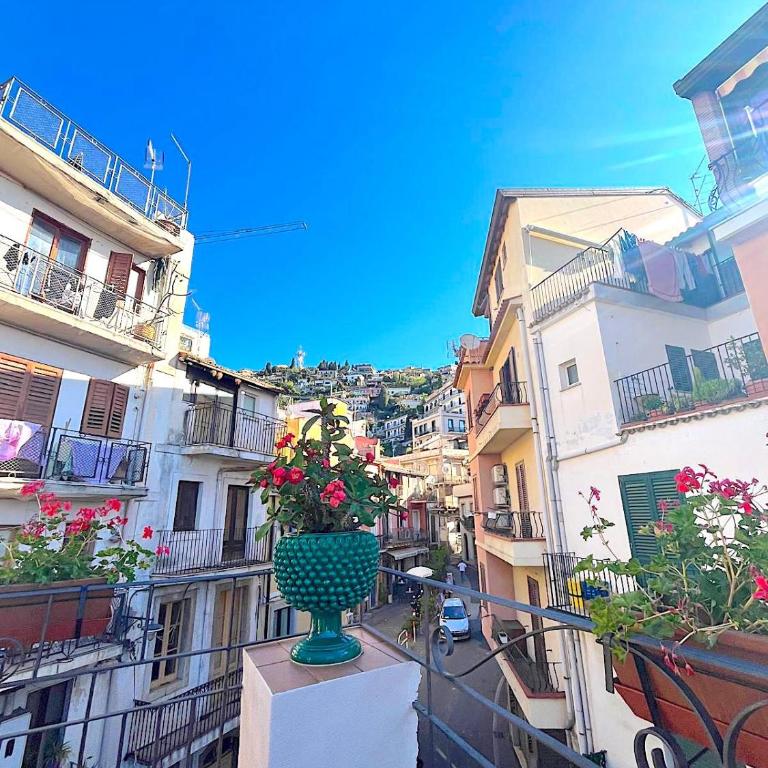 Le Pigne House with terrace in Taormina centre - Two-Bedroom House - 30