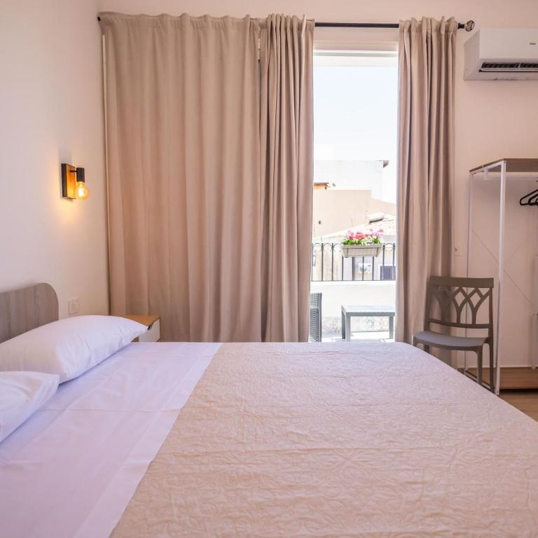 Mangano Suites - Double Room with Balcony and Private Batheroom - 2