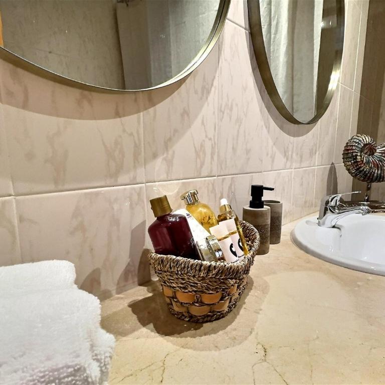Two bedroom apartment moments from the Cristo beach Estepona - Apartment - 12
