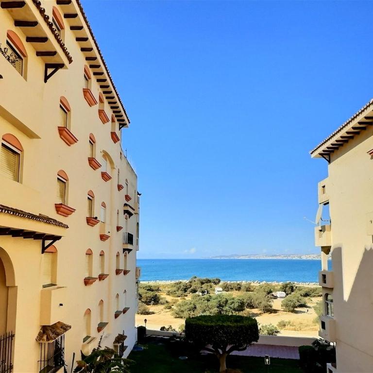 Two bedroom apartment moments from the Cristo beach Estepona - Apartment - 17