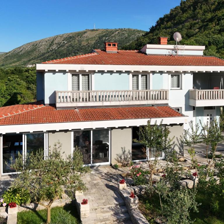 Pool House Maslina - Three-Bedroom Apartment - 39