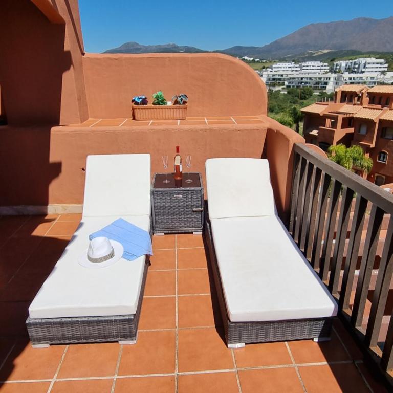 Sea View Penthouse Apartment with Hot Tub - Casa Bella Vista, Buenas Noches , Estepona - Three-Bedroom Apartment - 13