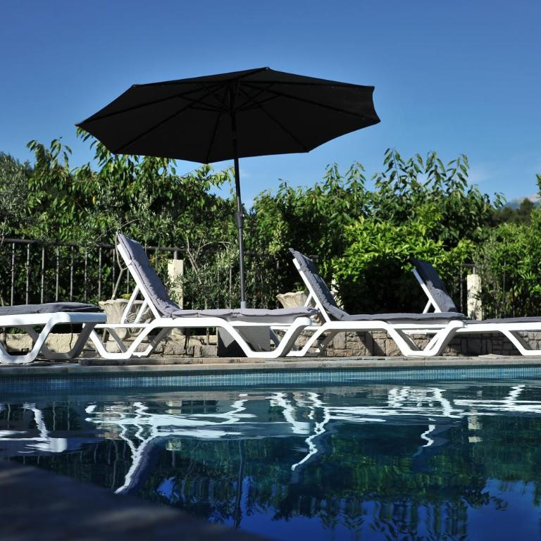 Pool House Maslina - Three-Bedroom Apartment - 47