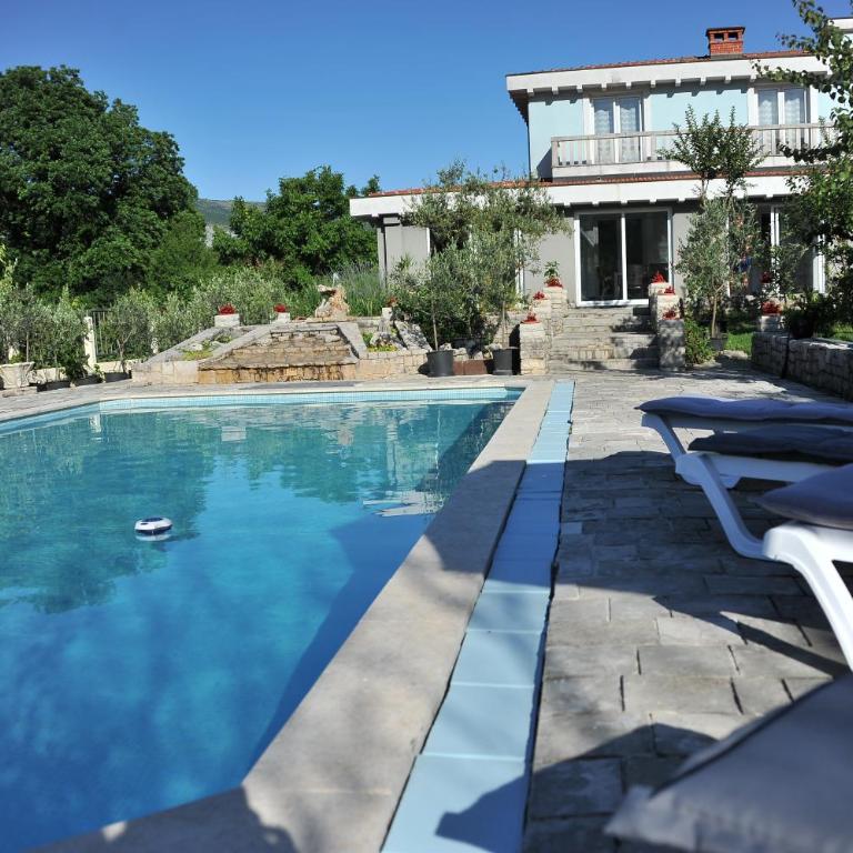 Pool House Maslina - Three-Bedroom Apartment - 50
