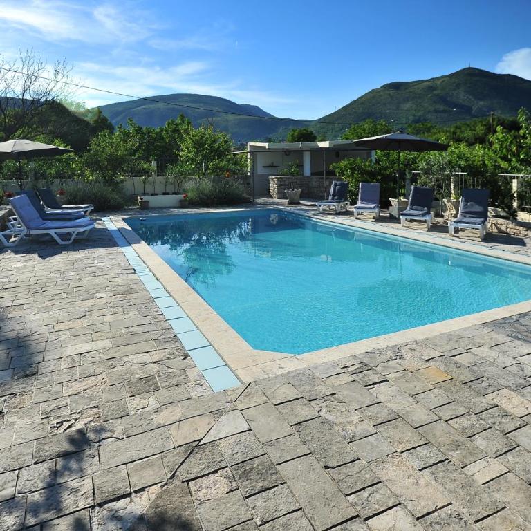 Pool House Maslina - Three-Bedroom Apartment - 52