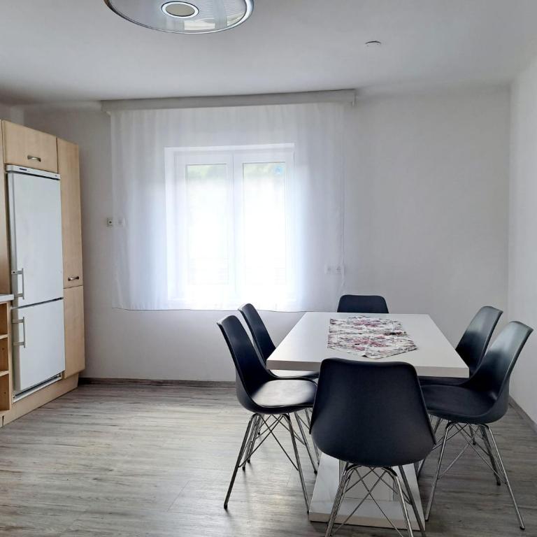 Ferienwohnung Kapar - Chambre Familiale avec Terrasse - 8
