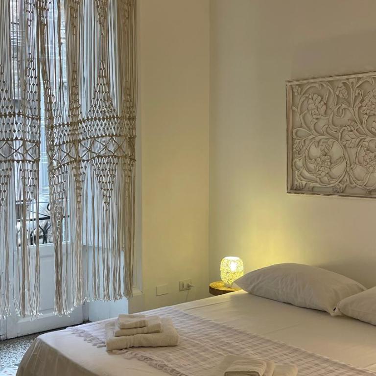 DonnaFrancaFlorio - Deluxe Double or Twin Room with Spa Bath - 3