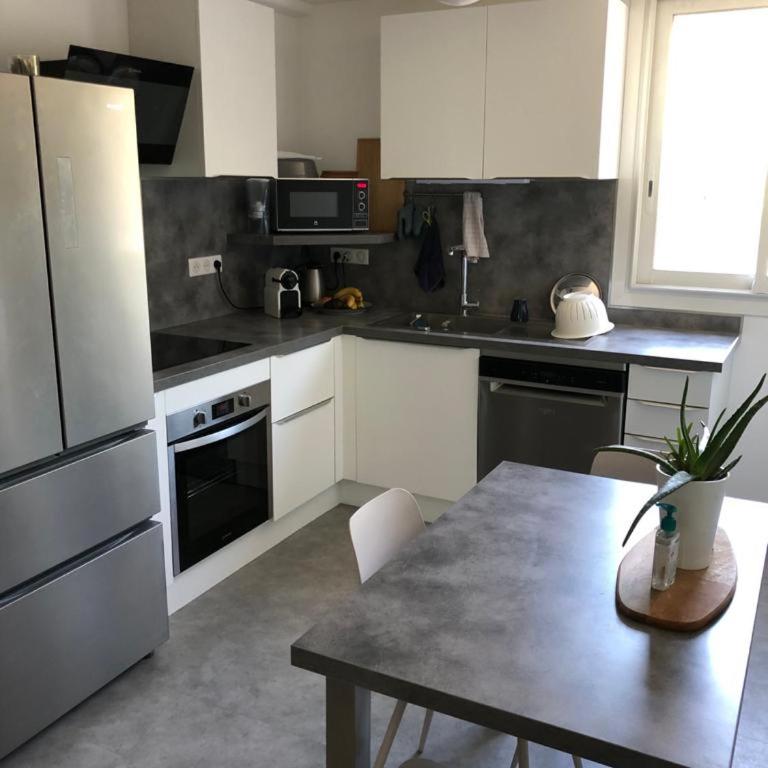 Chambre avec salle d'eau privée dans appartement partagé 200 m du tram - Chambre Double - 1