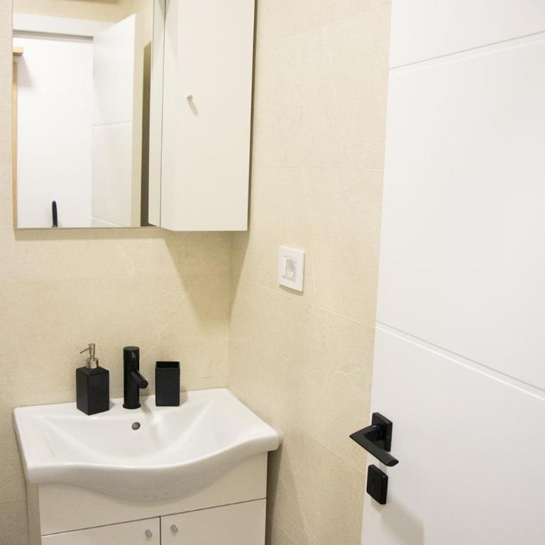 Tamara - One-Bedroom Apartment - 5