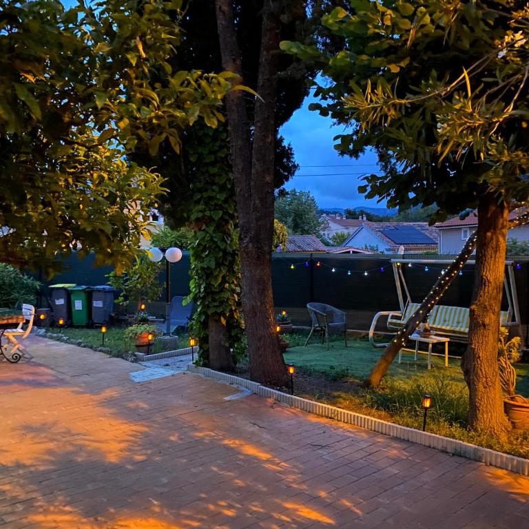 Perle rare, F4 rdc avec jardin privé, parkings gratuits, borne recharge IRVE, clim, calme, idéal famille & pro, 10 min centre-ville, gare et plages bus direct - Apartment mit 3 Schlafzimmern - 29